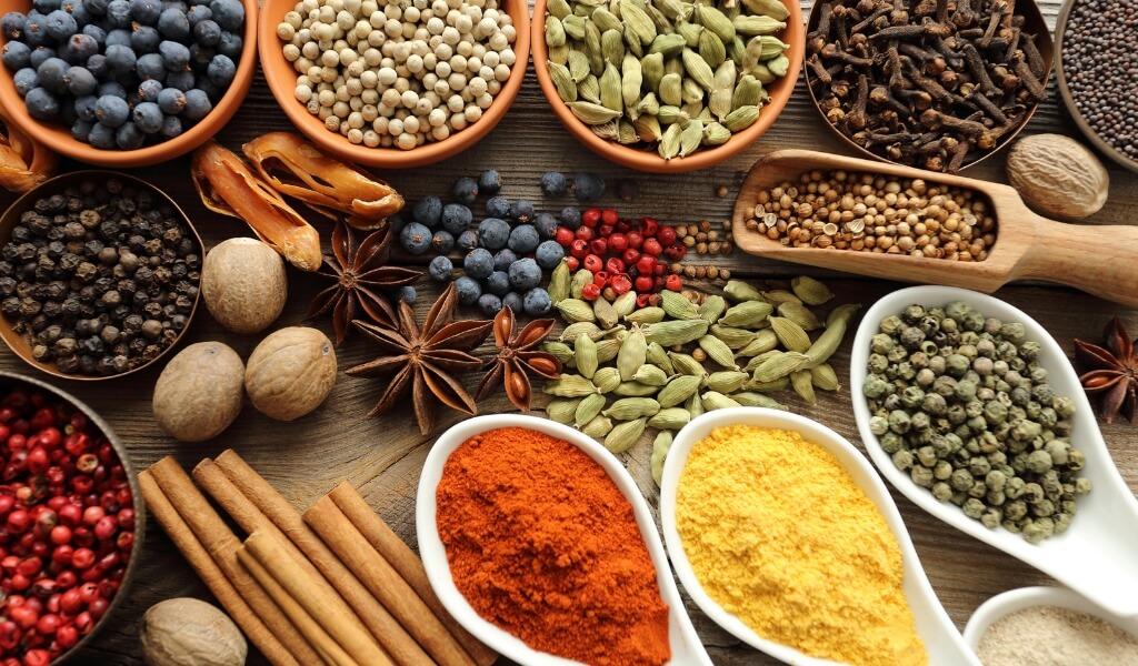 Use Ervas e Especiarias Naturais na Culinária