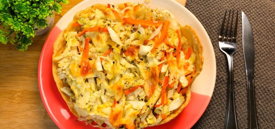 Torta Salgada de Repolho e Cenoura